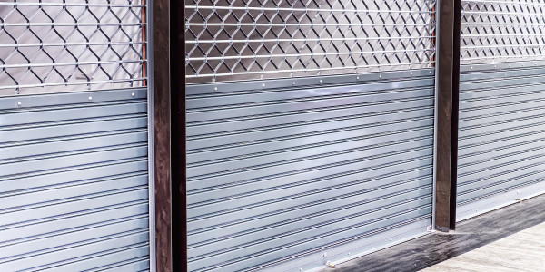 Reformas Integrales de Tiendas y Locales  Comerciales en Madrid · Instalación de  Ventanas y Persianas Comerciales